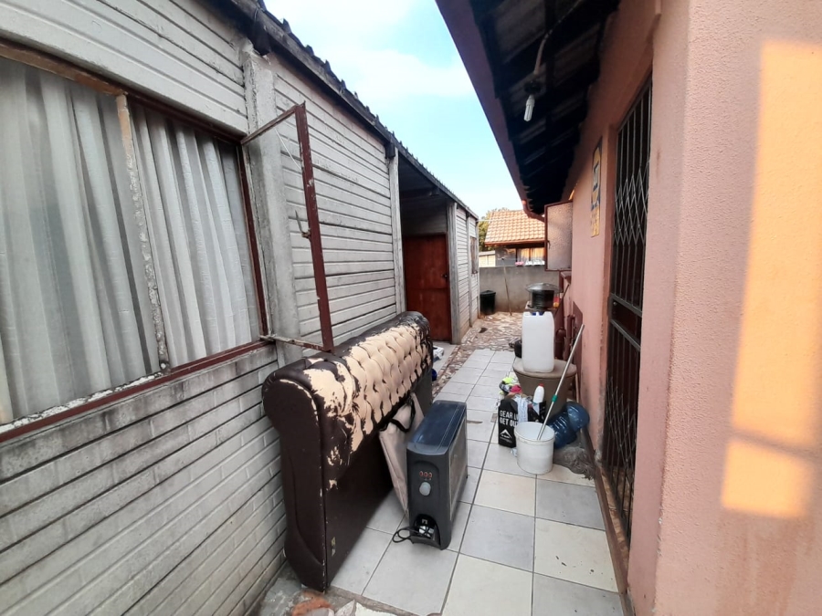 2 Bedroom Property for Sale in Tlhabane West North West